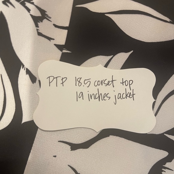 Flores & Flores Blazer & Corset 🖤 🤍 - Picture 3 of 6